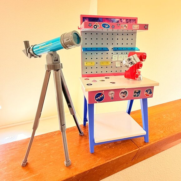 American Girl Luciana Astronaut Workstation & Telescope - Picture 1 of 6